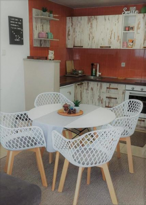 Apartman Lola, Divcibare